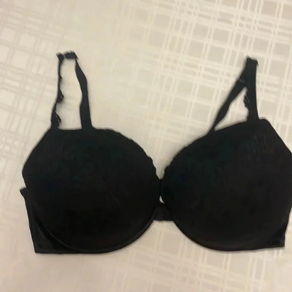 Cacique Black‎ Embroidered Scalloped Plunge Bra
